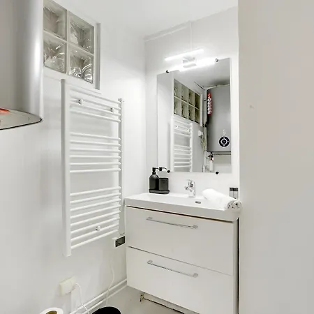 Cozy In The Bastille Neighborhood Apartament